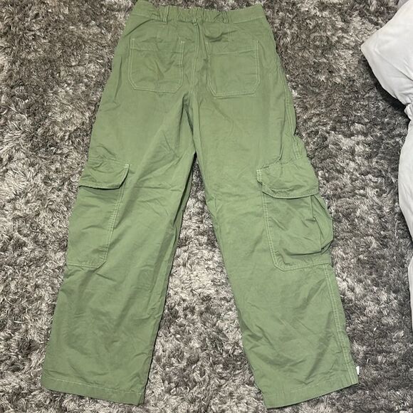 Forever 21 medium Zipper-Pocket Cargo Pants - Picture 6 of 6